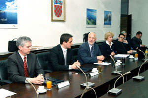 Zagreb, 8. travnja 2010. - kap.Mario babić, državni tajnik za more predsjedao je današnjem potpisivanju Sporazuma u Ministarstvu mora, prometa i infrastrukture